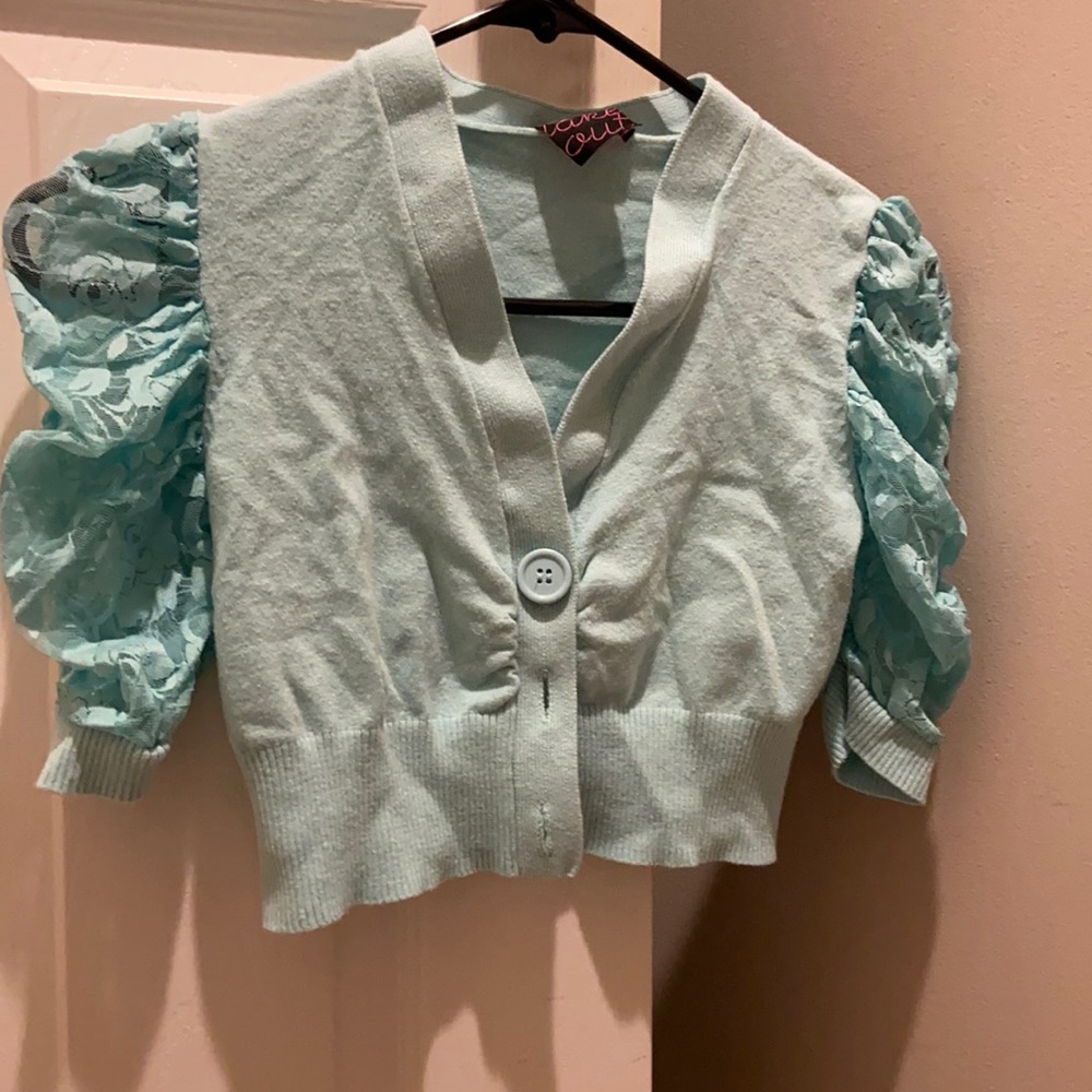 Cropped cardigan with lace sleeves